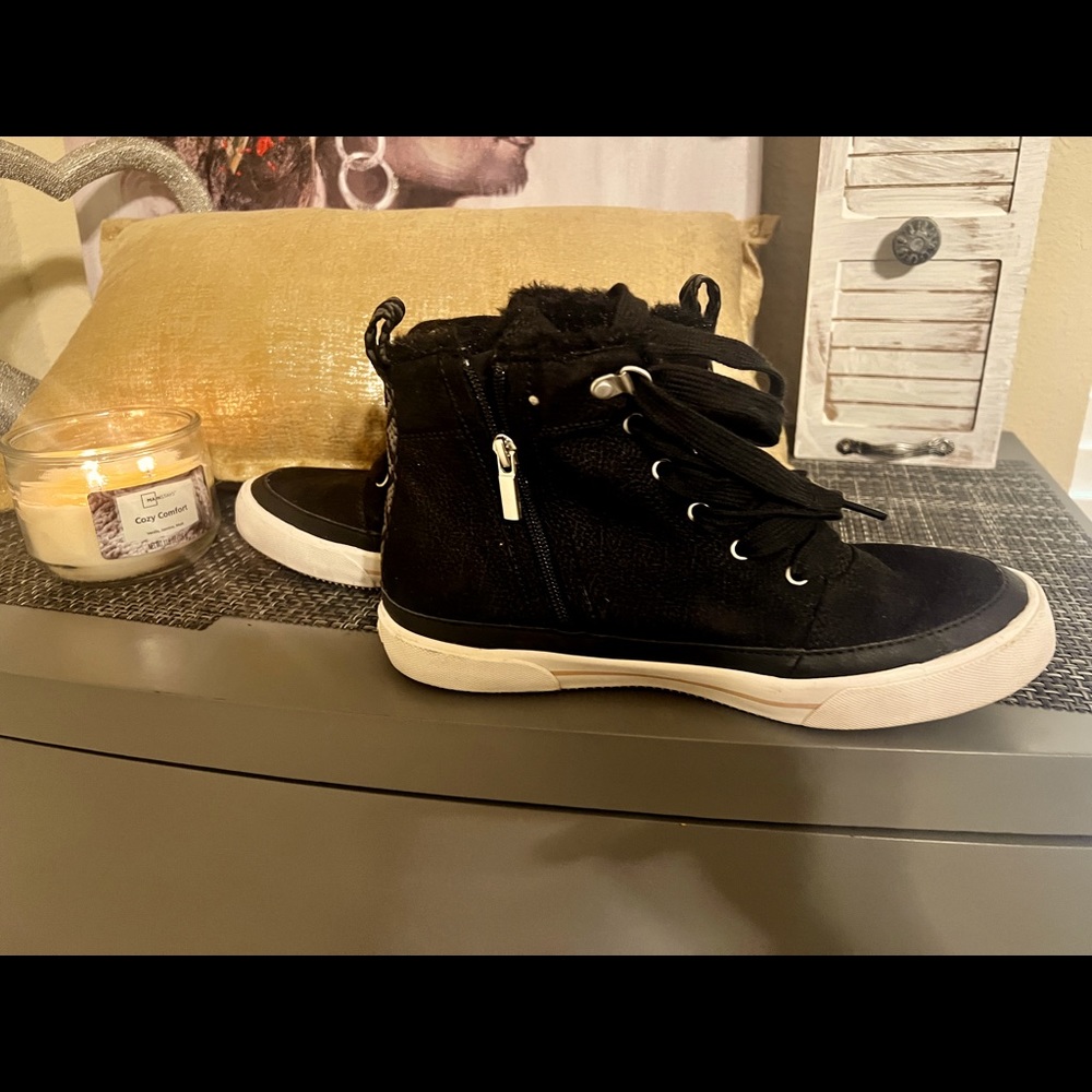 Roxy sneakers